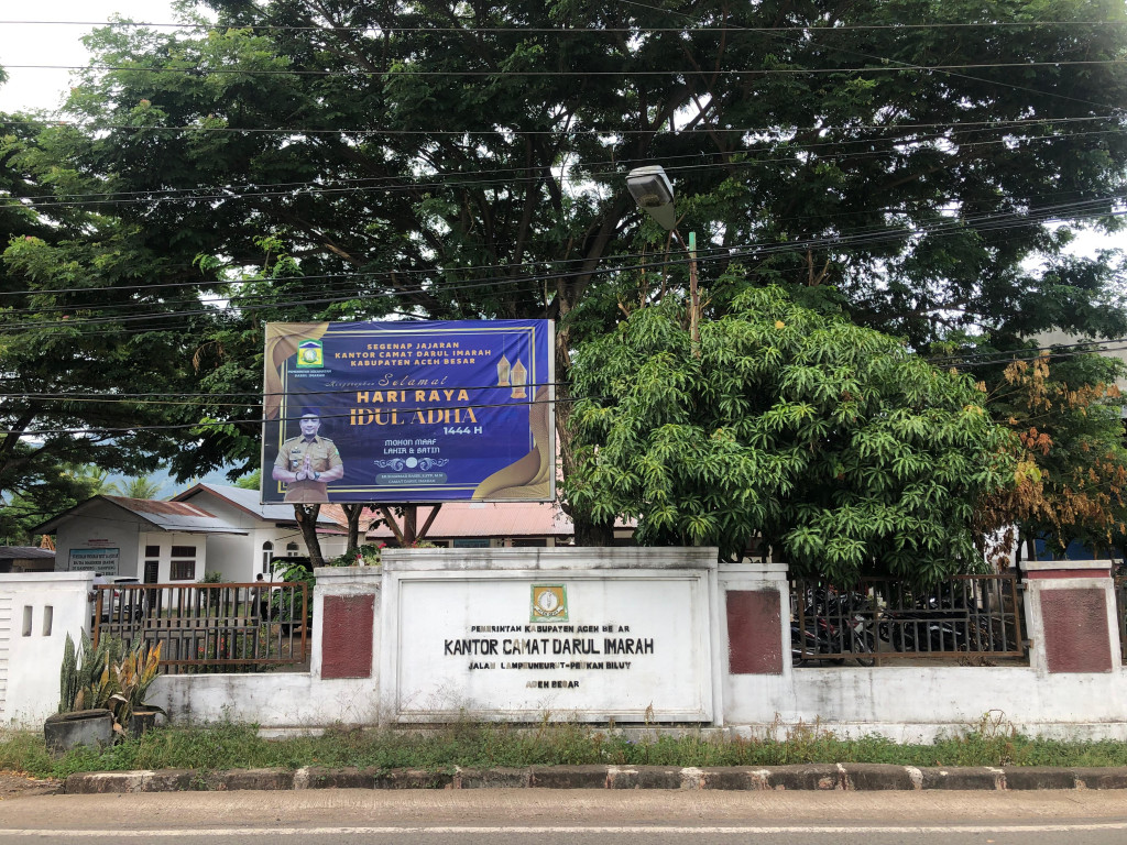 Kantor Kecamatan Darul Imarah yang berada di gampong Lampeuneurut Ujong Blang